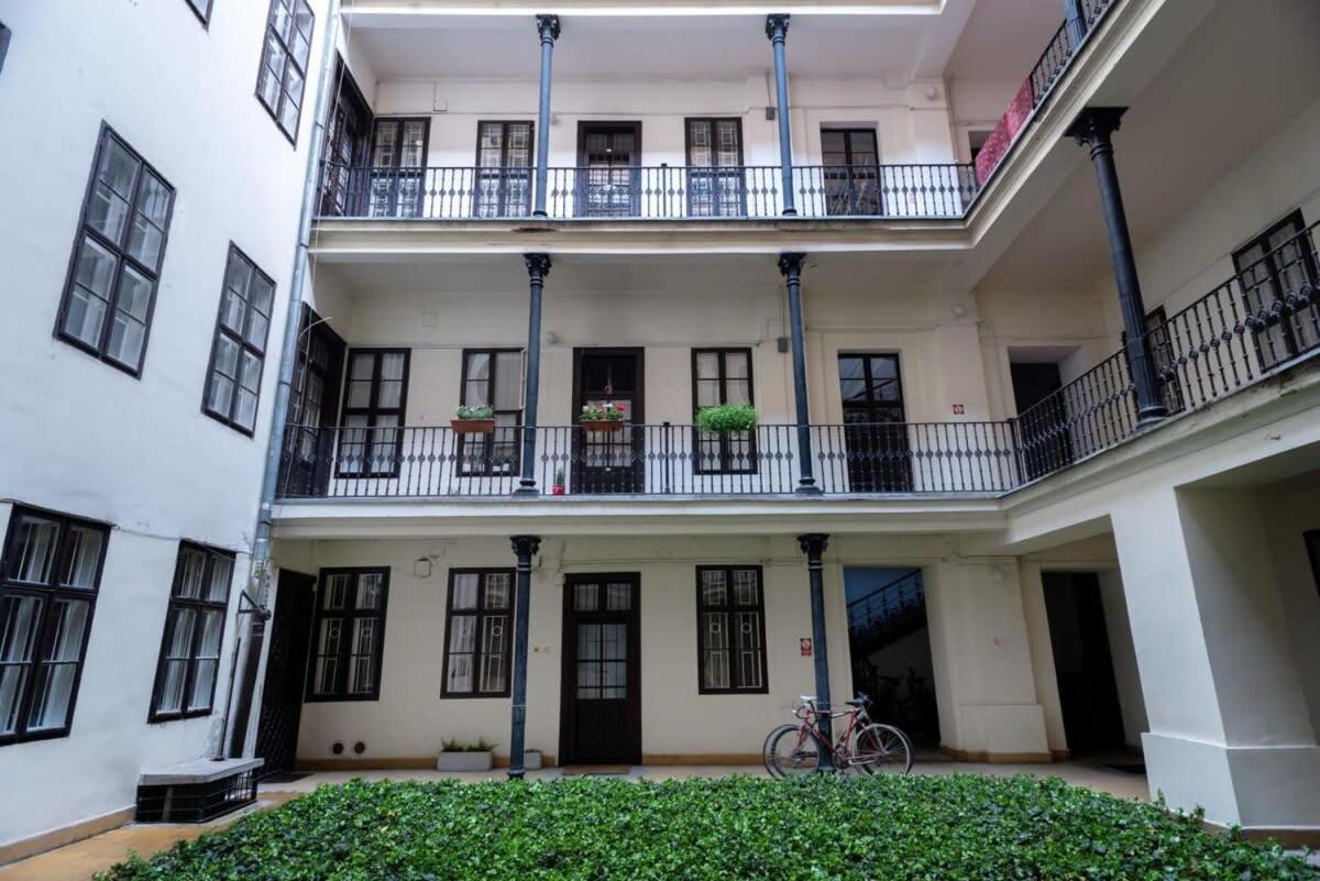 Lovely Downtown Close To The Basilica Apartment